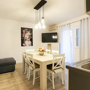 Apartment Kaya Prime Location, Old Town Zadar, Self Check-in, Zadar